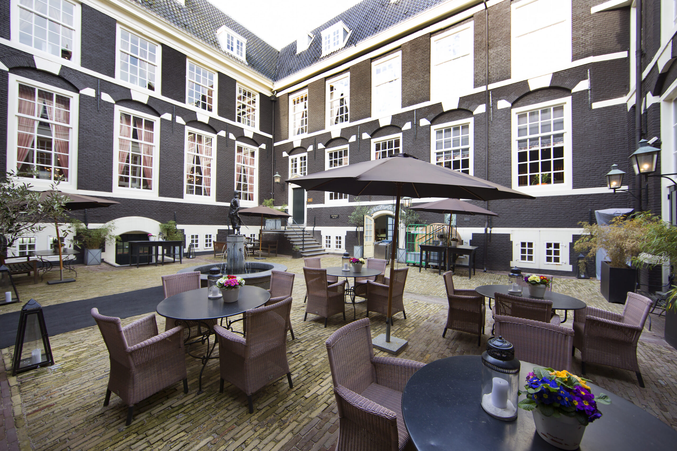 Foto binnentuin hotel Bedrijf vs Festival