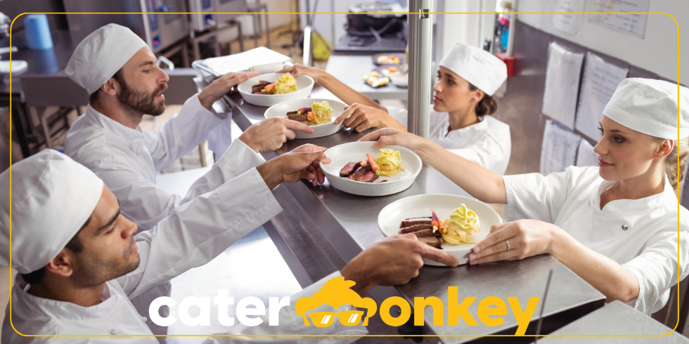 Organizar tu cocina para las horas punta: cómo mantener el control