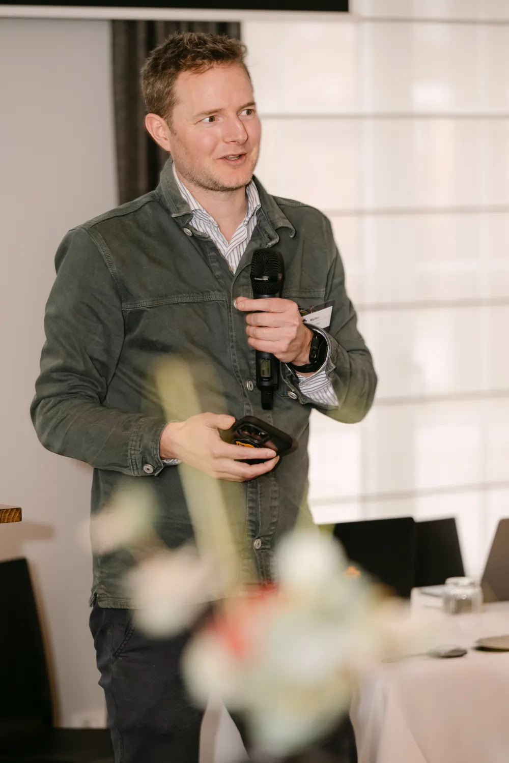 Marten, fundador de Catermonkey, hablando en una jornada de clientes