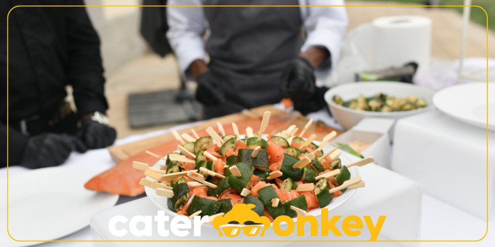 Hoe kan ik eenvoudig het aantal benodigde werknemers per evenement berekenen